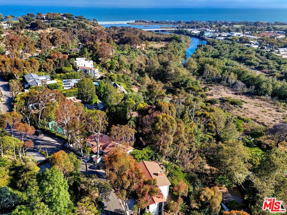 3557 Serra Road, Malibu, CA 90265 — photo 1