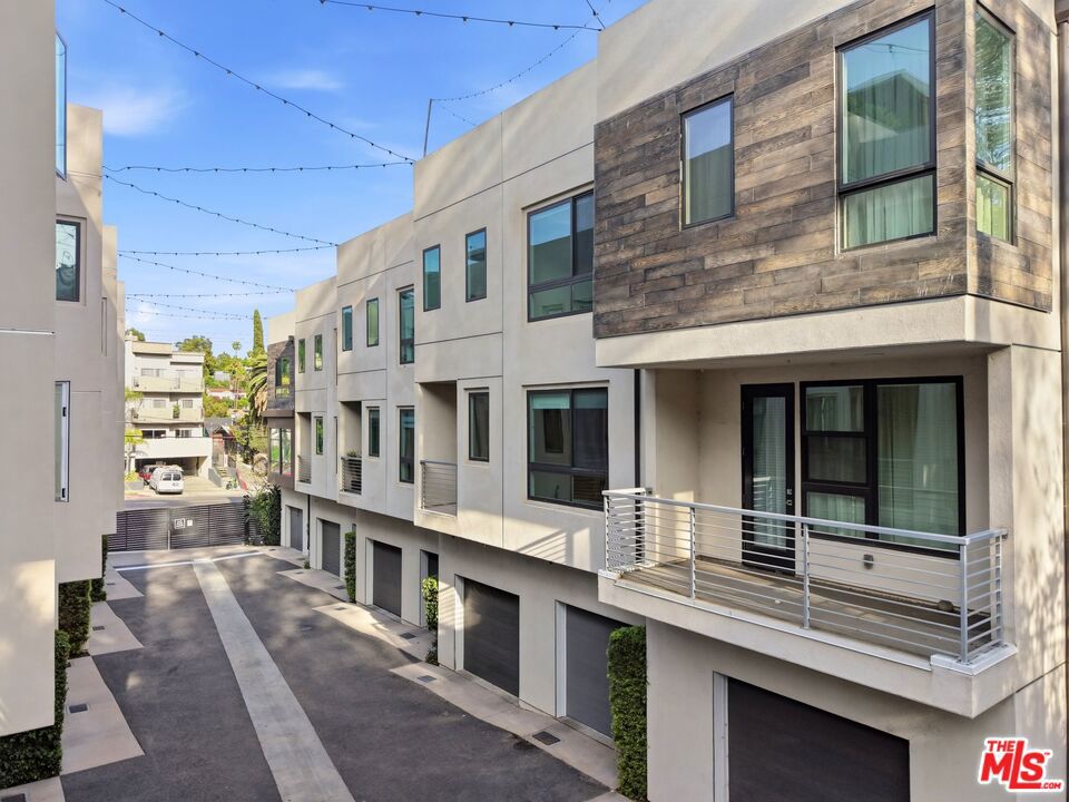 2111 N Cahuenga Boulevard 11, Los Angeles, CA 90068 — photo 1