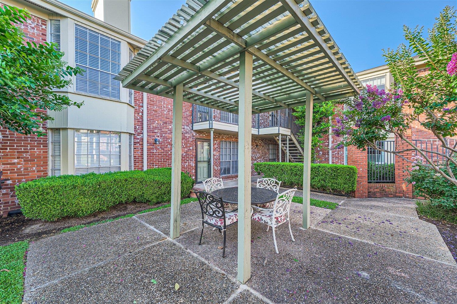7920  Rockwood Ln  #203, Austin, TX 78757 — photo 1