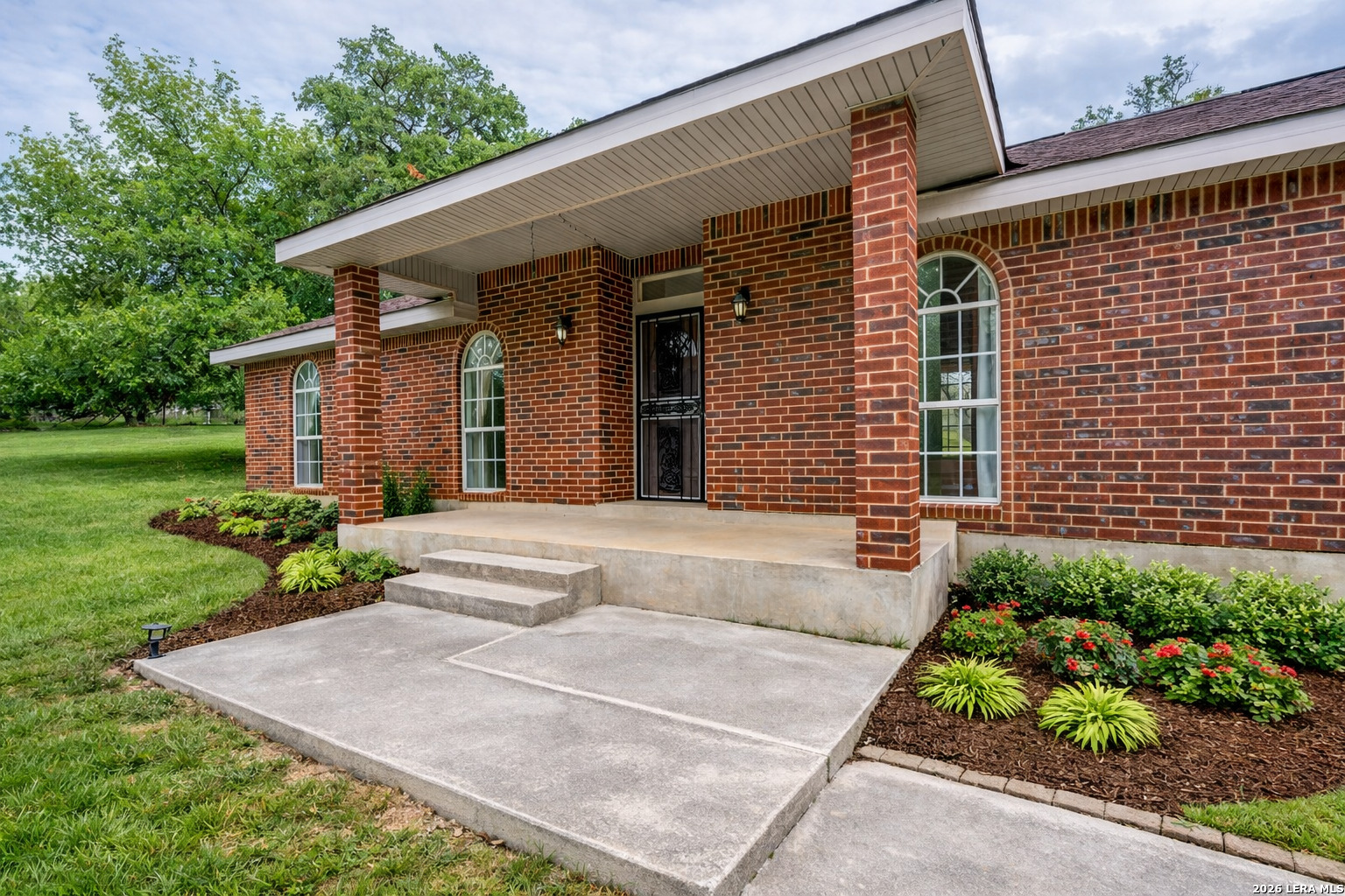 1026 Eagle Creek Dr, Floresville, TX 78114 — photo 1