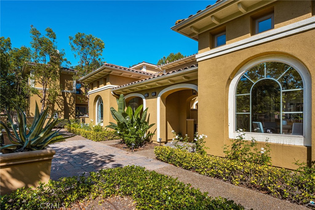 125 Chantilly, Irvine, CA 92620 — photo 1