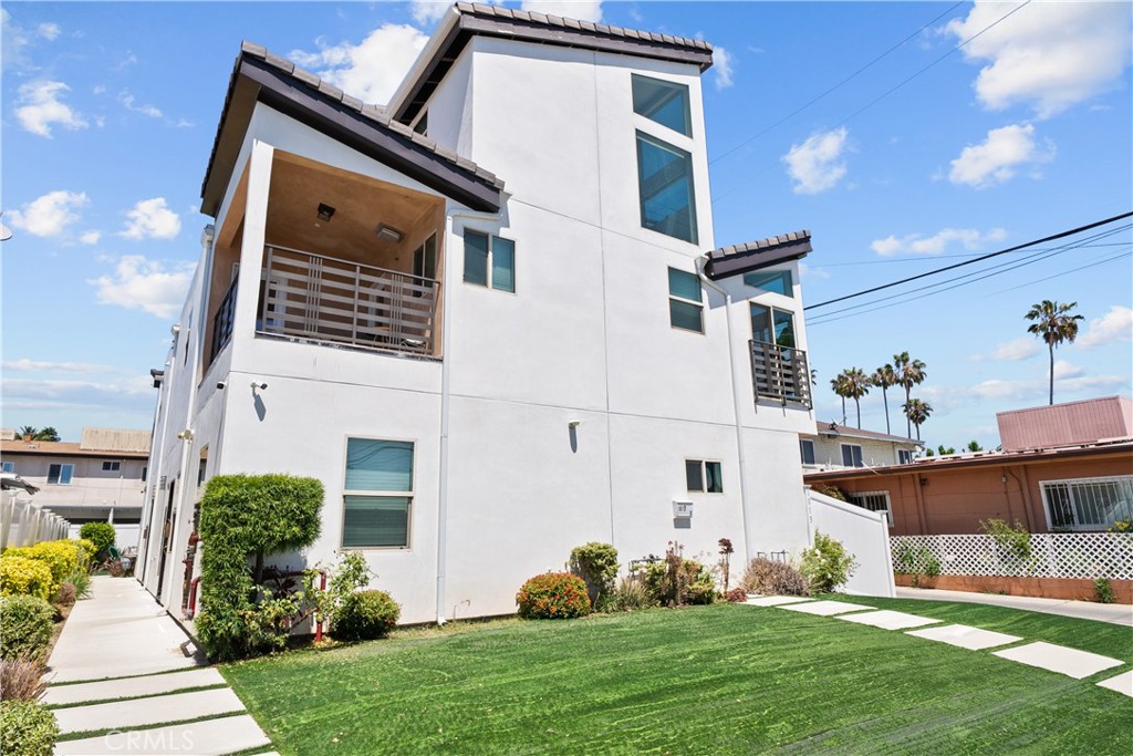 1013 E La Palma, Inglewood, CA 90301 — photo 1