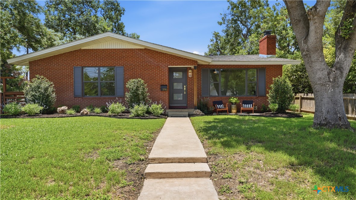 596 Willow Avenue, New Braunfels, TX 78130 — photo 1