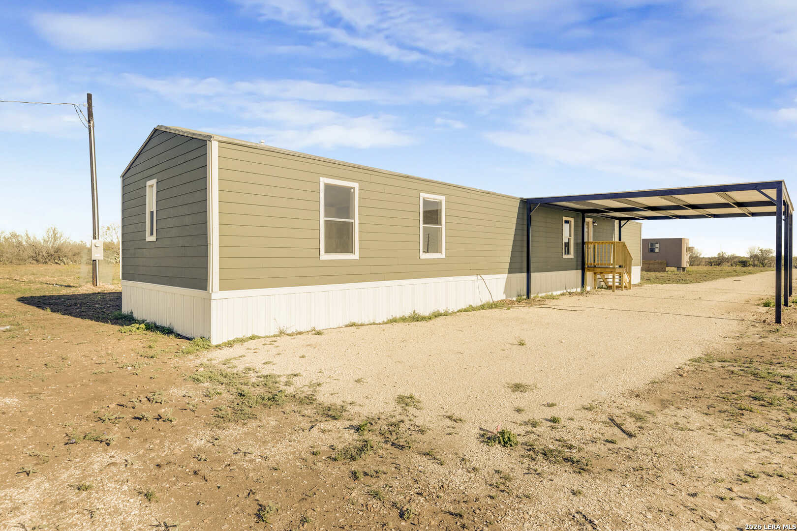 2811 cr 467, Devine, TX 78016 — photo 1