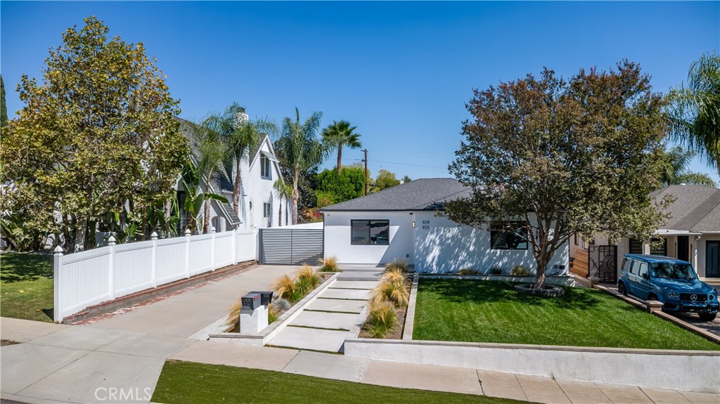 828 E Fairmount Road, Burbank, CA 91501 — photo 1