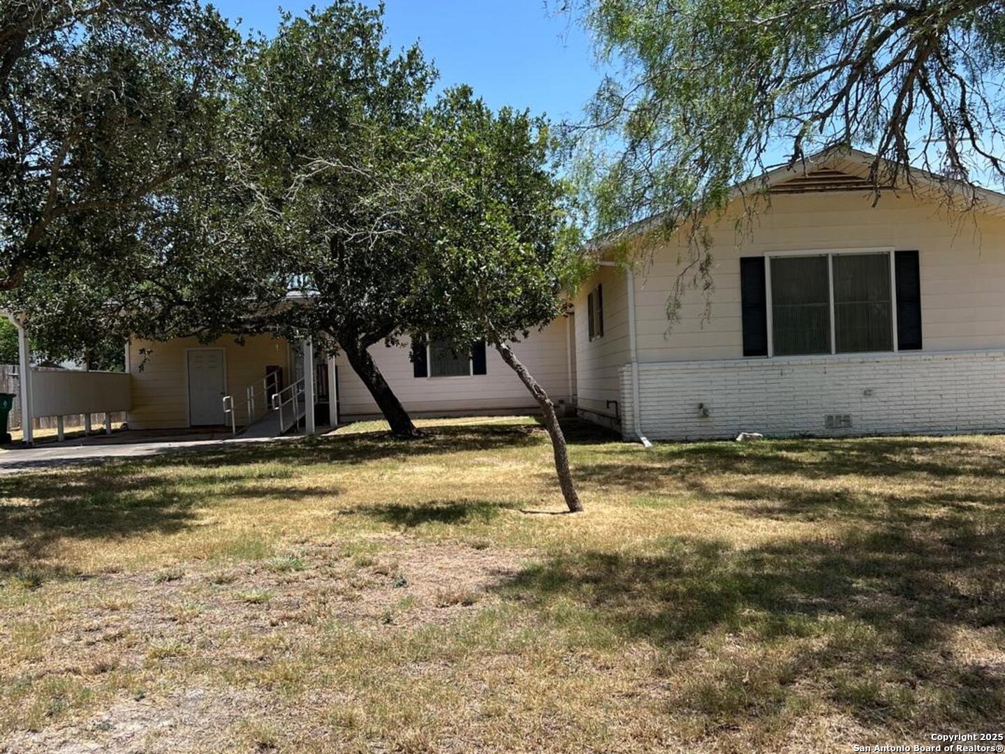 702 Esplanade, Karnes City, TX 78118 — photo 1