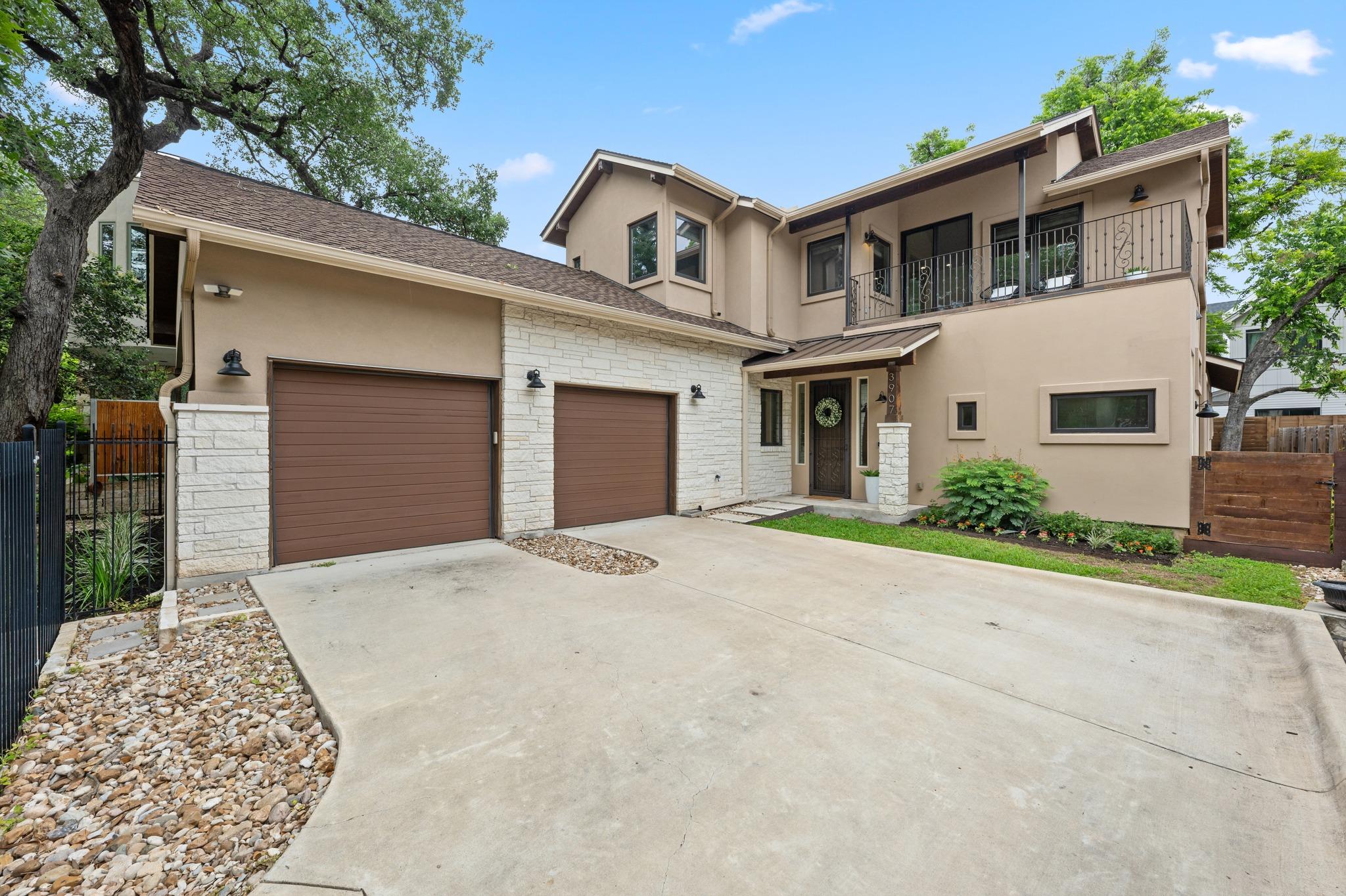3907  Bailey Ln, Austin, TX 78756 — photo 1