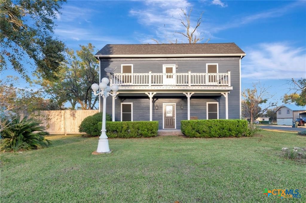 114 S WASHINGTON, El Campo, TX 77437 — photo 1