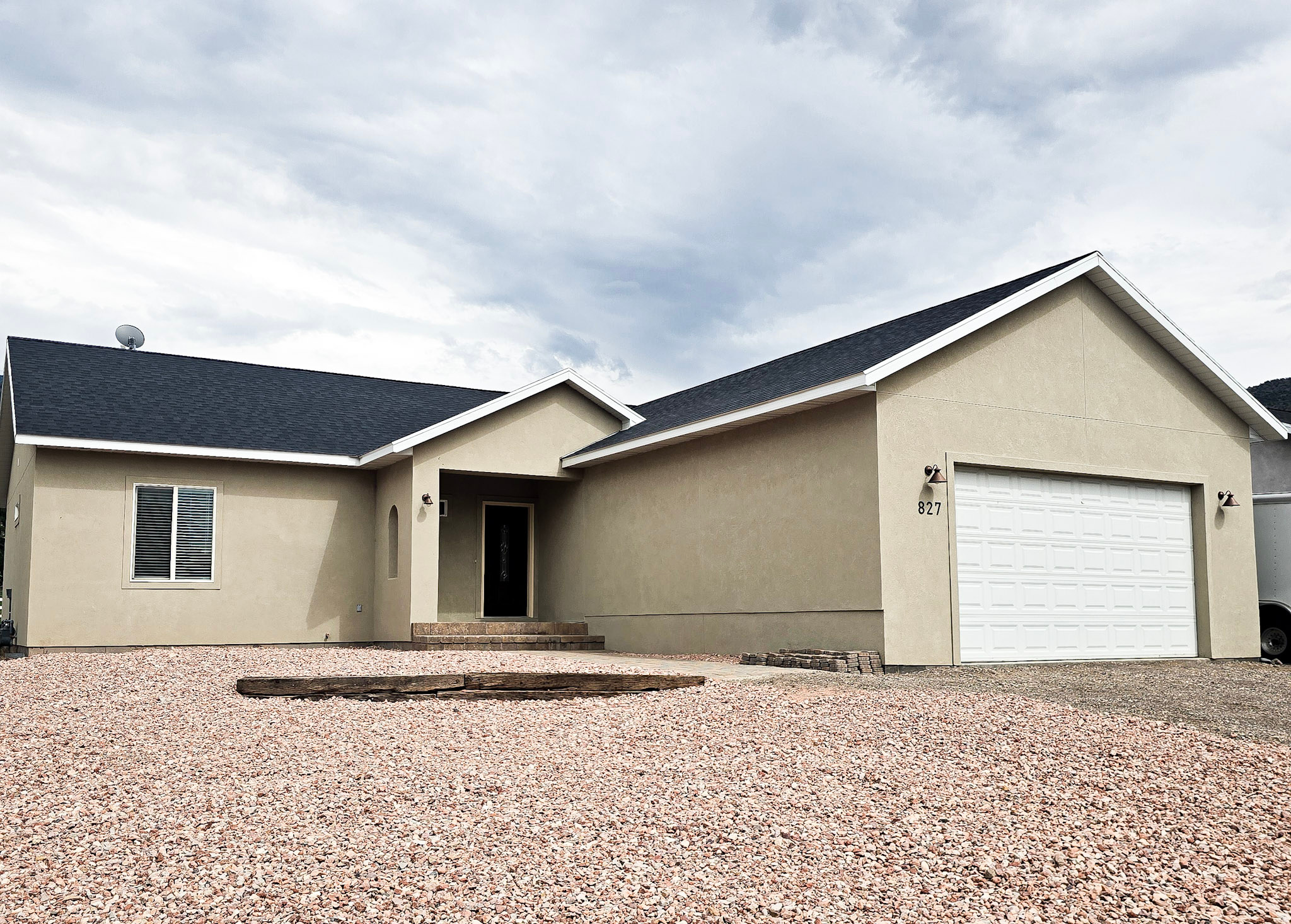 827 S 300 E, Monroe, UT 84754 — photo 1