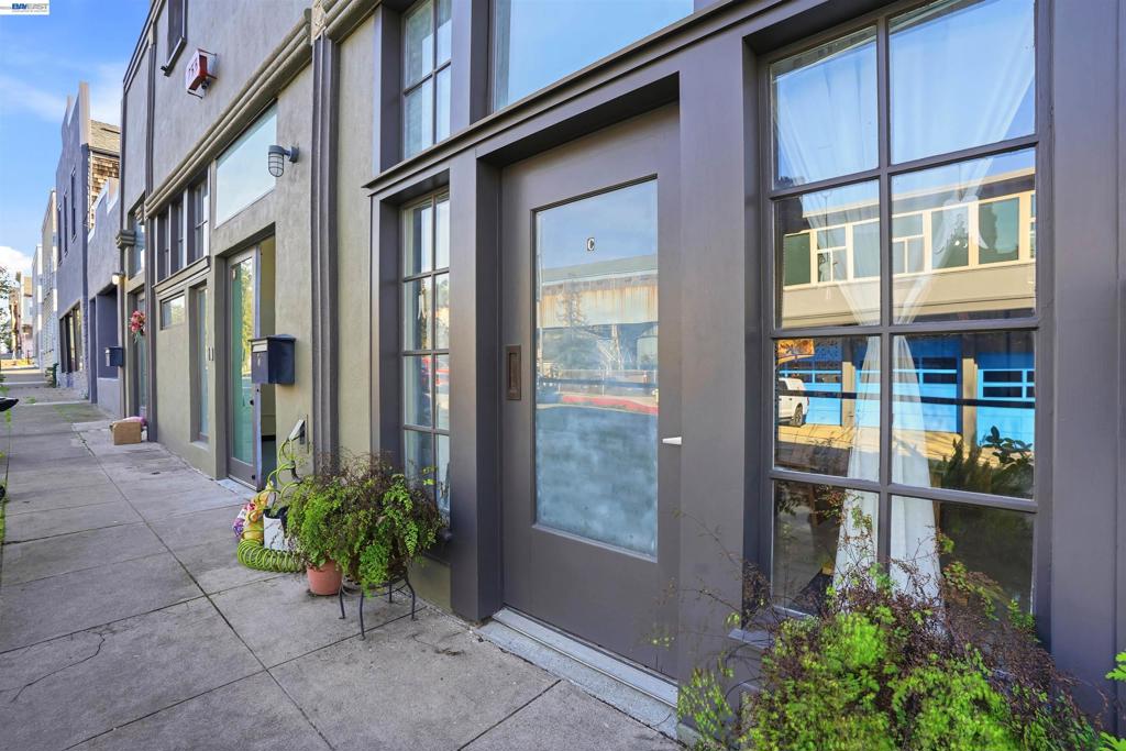 733 Loring Ave, Crockett, CA 94525-1235 — photo 1