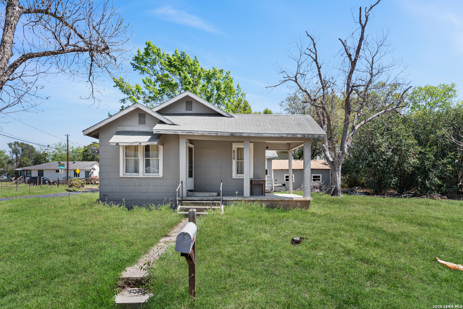 829 Goodrich, , 78155 — photo 1