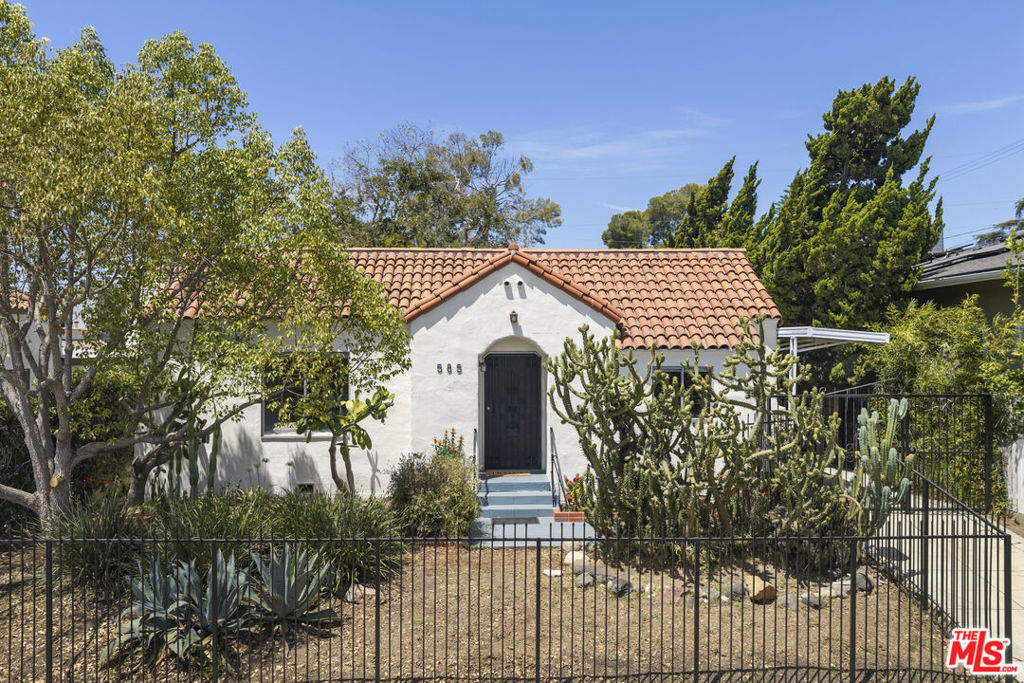 585 N Irving Boulevard, Los Angeles, CA 90004 — photo 1