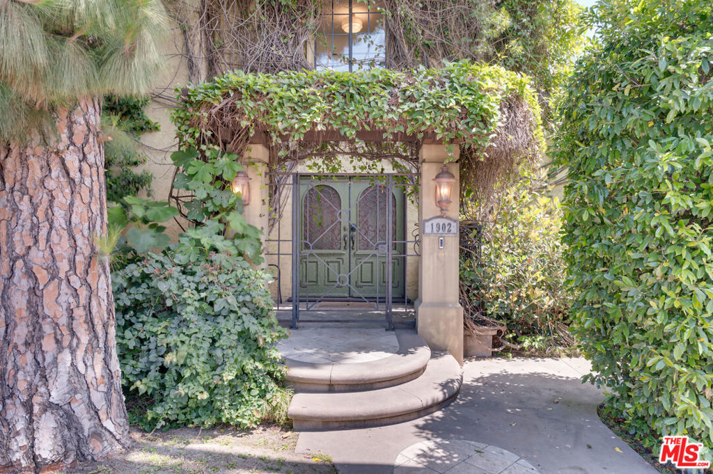 1902 Granville Avenue, Los Angeles, CA 90025 — photo 1