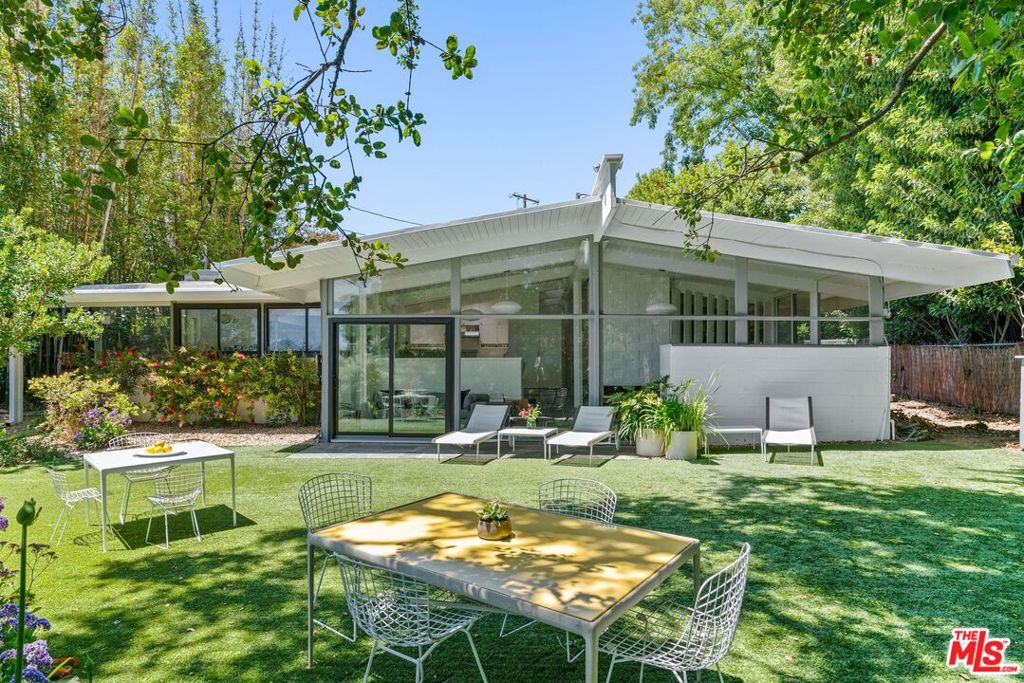 810 Bramble Way, Los Angeles, CA 90049 — photo 1