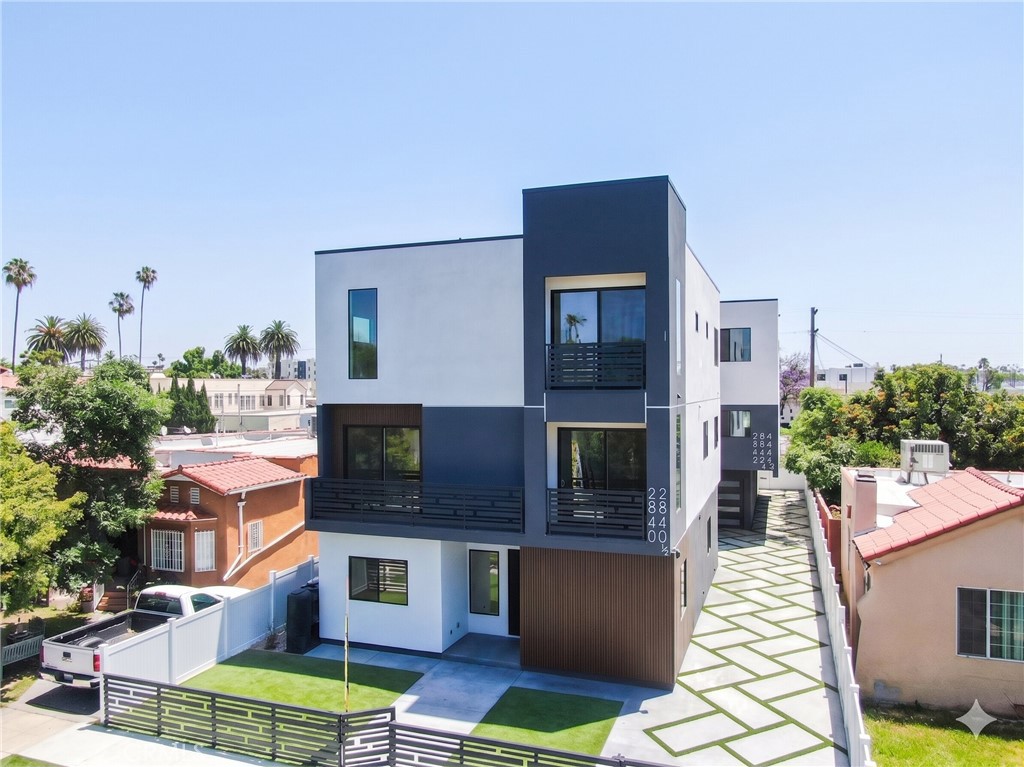 2840 Wellington Road, Los Angeles, CA 90016 — photo 1