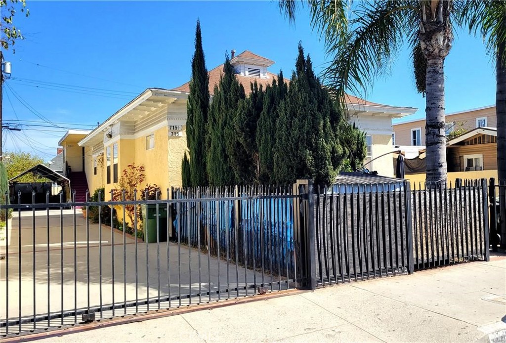 717 E 24th Street, Los Angeles, CA 90011 — photo 1