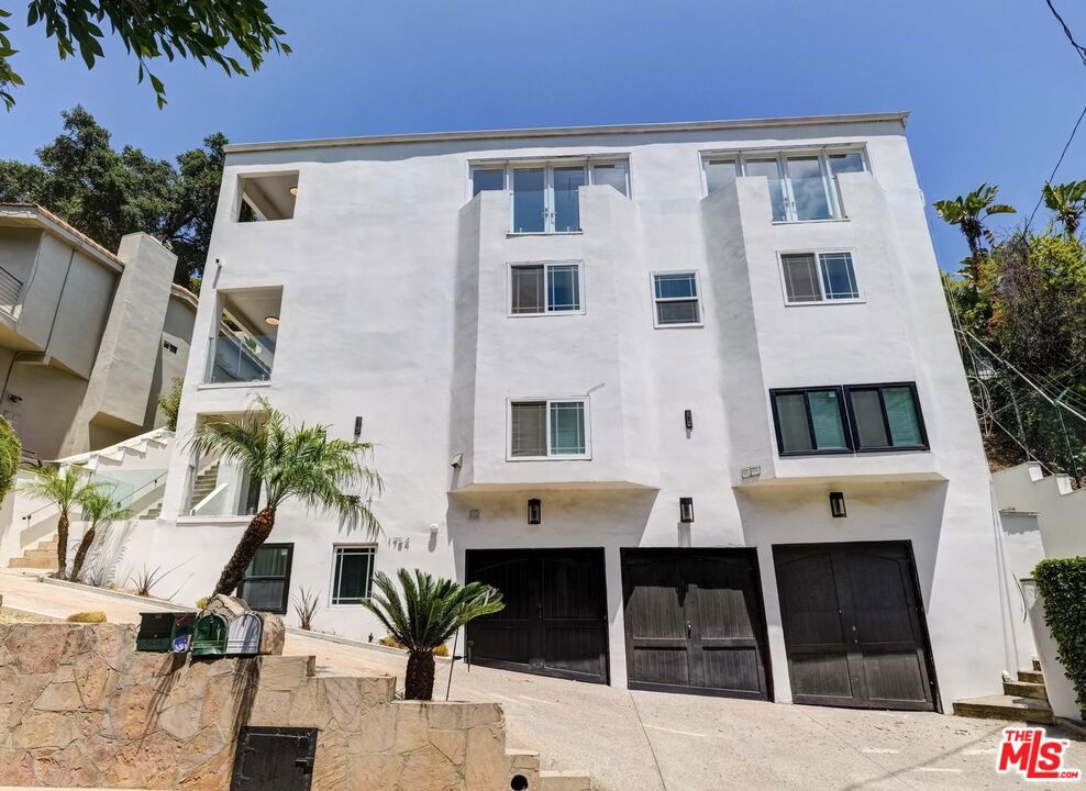 1754 Franklin Canyon Drive, Beverly Hills, CA 90210 — photo 1