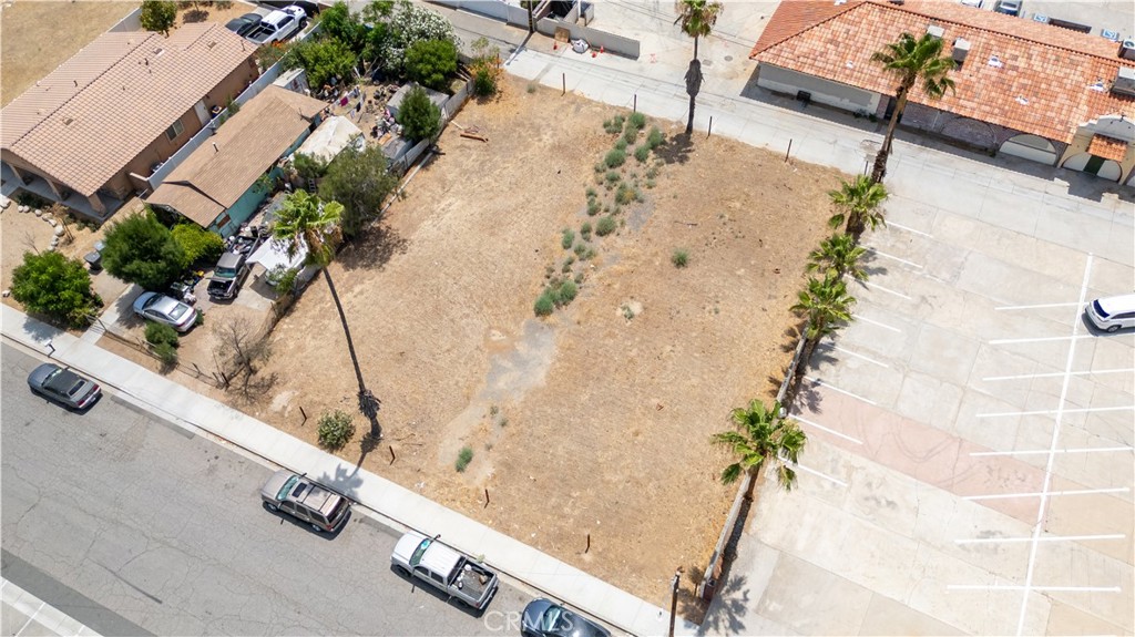 125 E 10th St, Perris, CA 92570 — photo 1