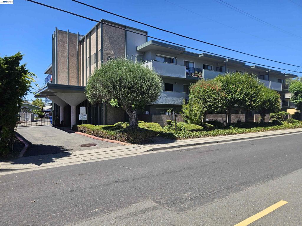 1064 E Street, Hayward, CA 94541 — photo 1