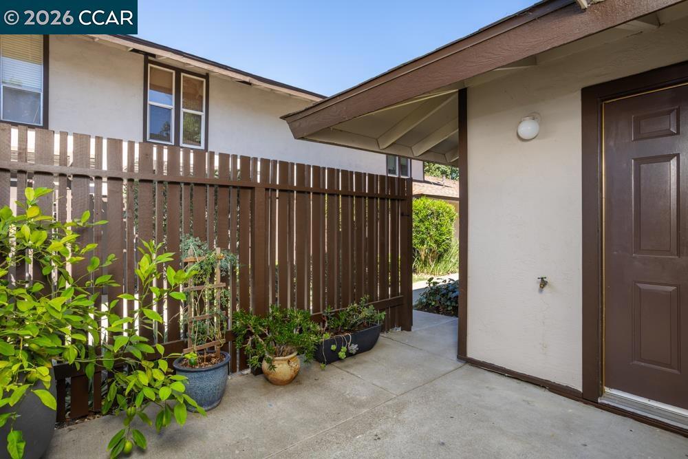 5468 Roundtree Pl P, Concord, CA 94521 — photo 1