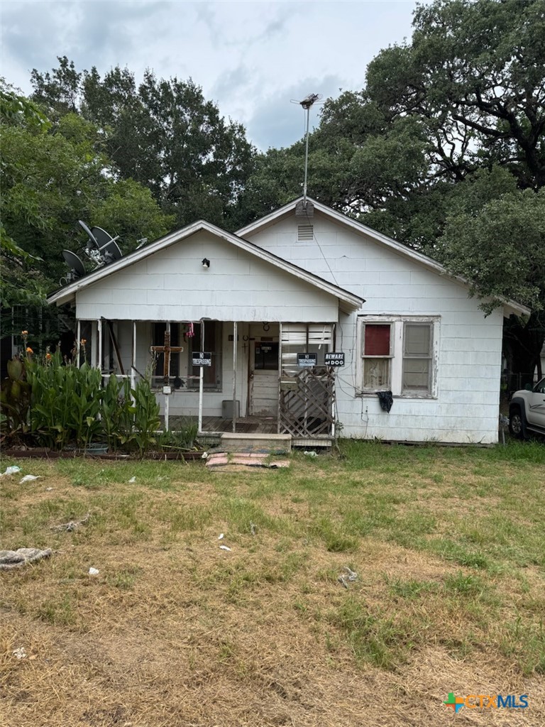 603 Davis, Yoakum, TX 77995 — photo 1