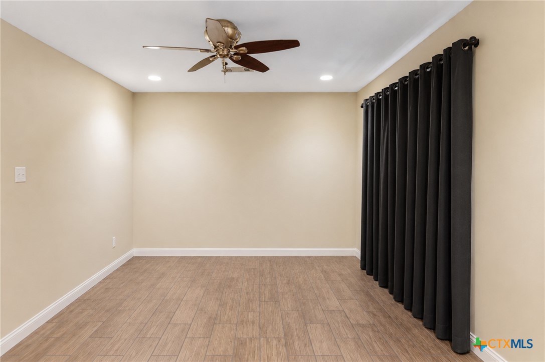 504 Maplewood, Victoria, TX 77901 — photo 1