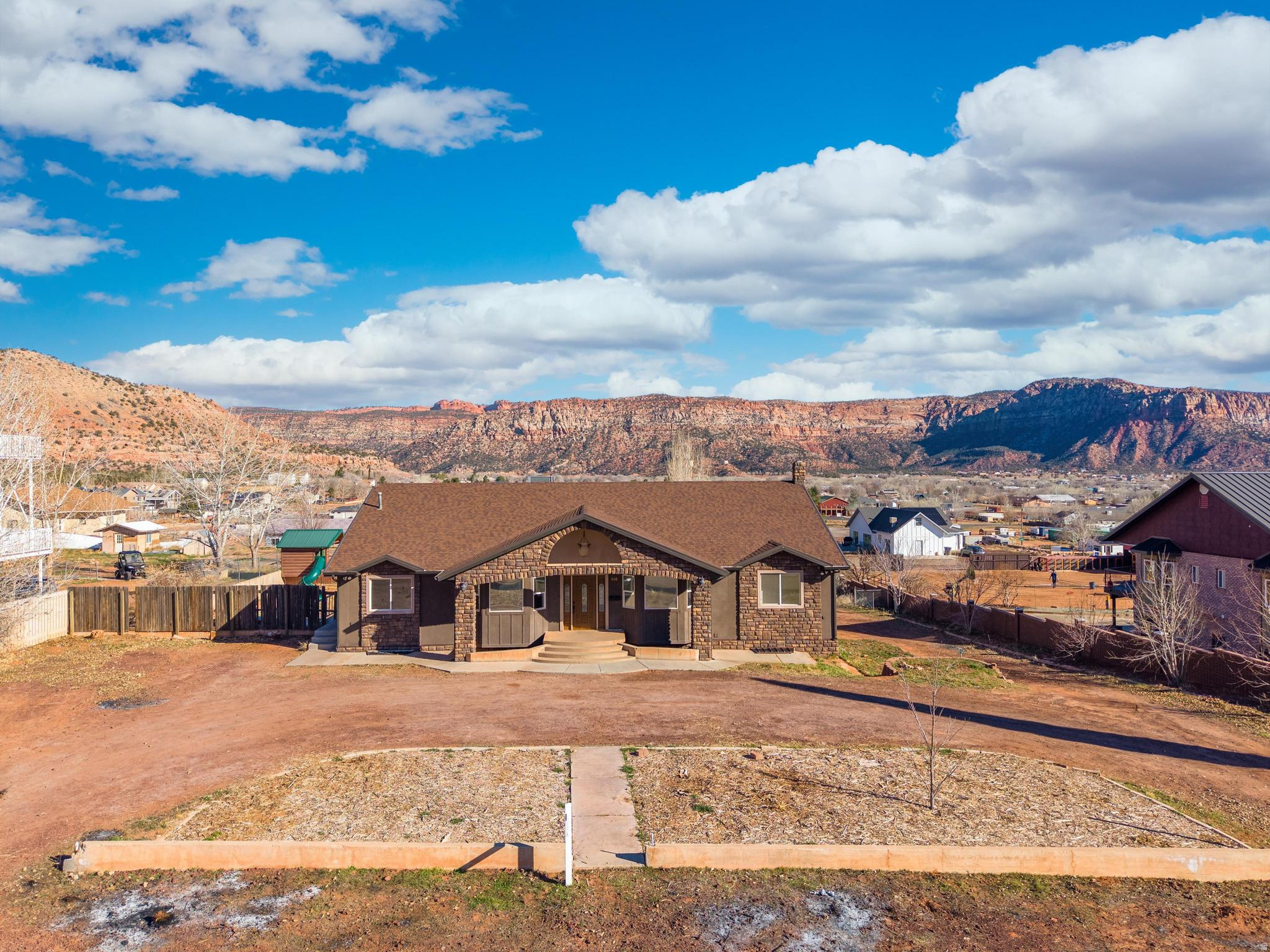 640 N JUNIPER ST, Hildale, UT 84784 — photo 1