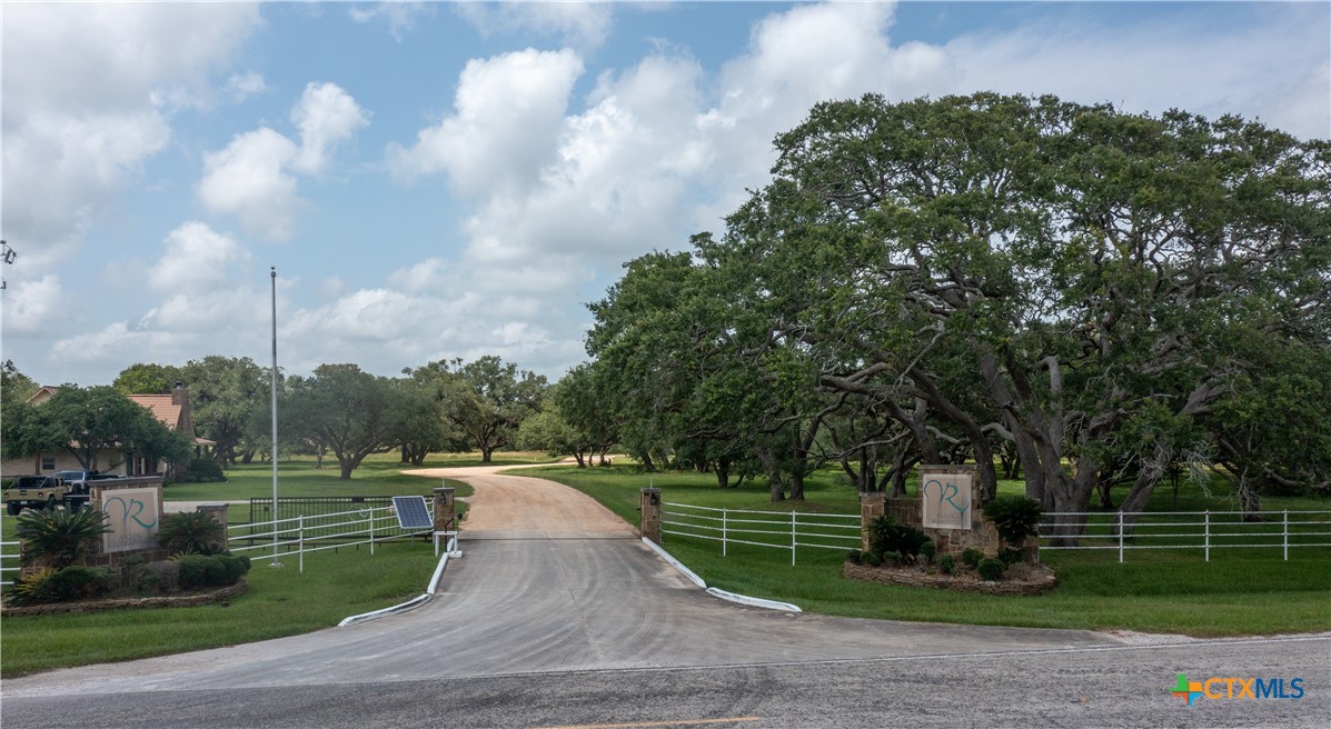 13 Center Tree, Palacios, TX 77465 — photo 1