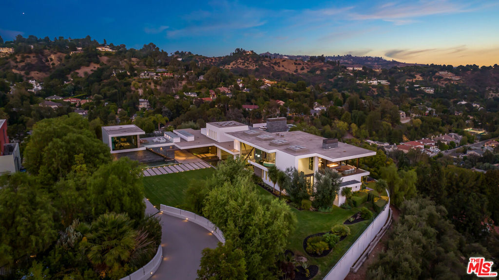 3000 Benedict Canyon Drive, Beverly Hills, CA 90210 — photo 1