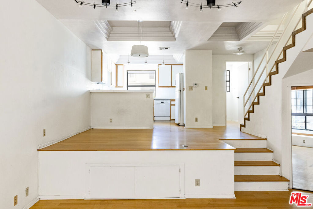 36 Navy Street 9, Los Angeles, CA 90291 — photo 1