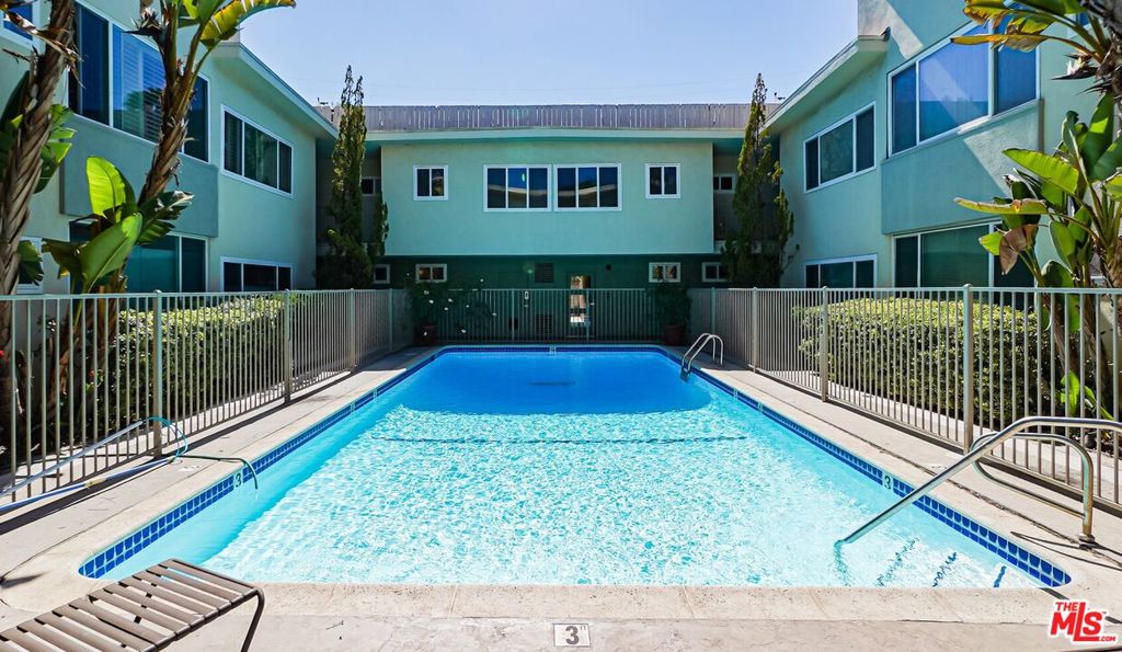 1525 N Hayworth Avenue 204, Los Angeles, CA 90046 — photo 1