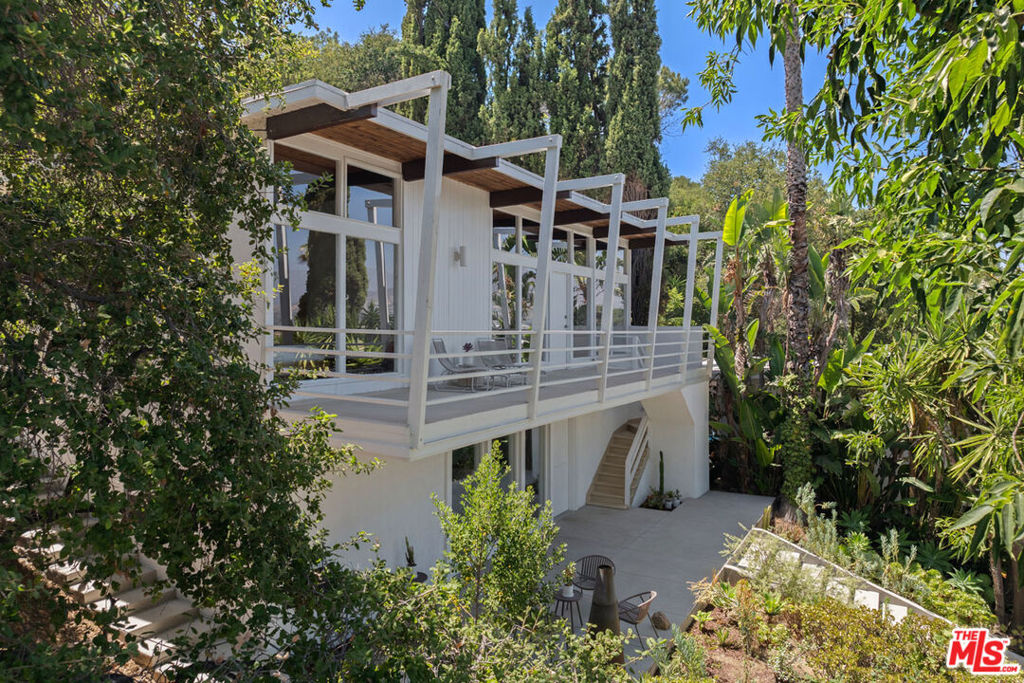 1335 Columbia Drive, Glendale, CA 91205 — photo 1