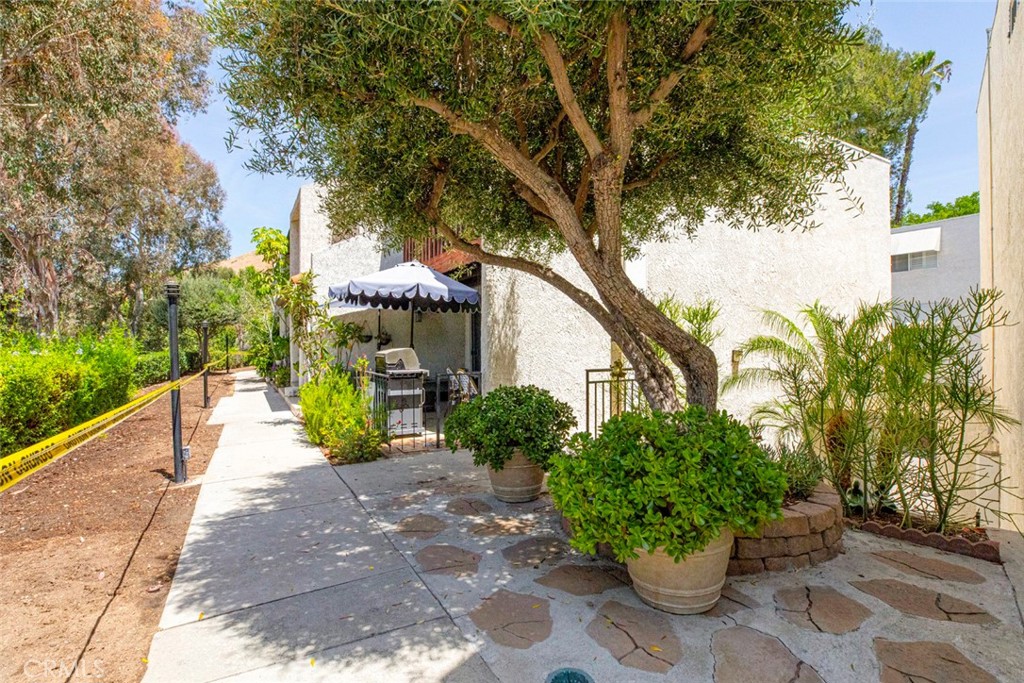 7759 Via Capri, Burbank, CA 91504 — photo 1