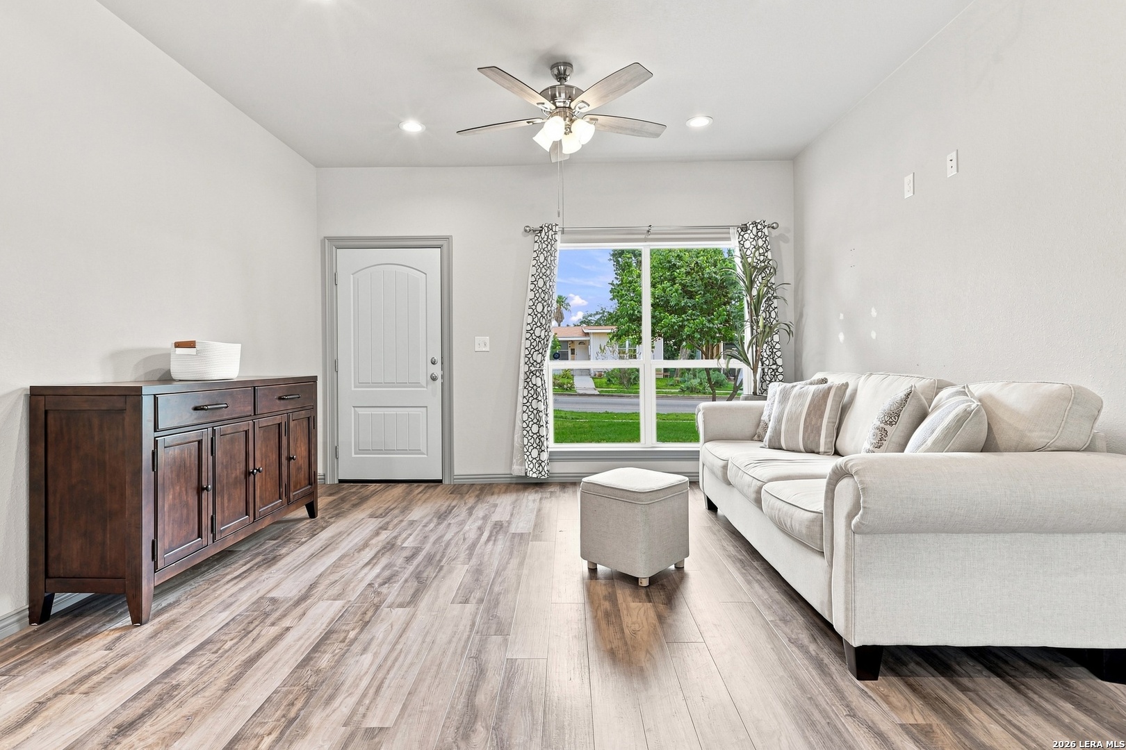 250 Englewood Dr, ,  78213 — photo 1
