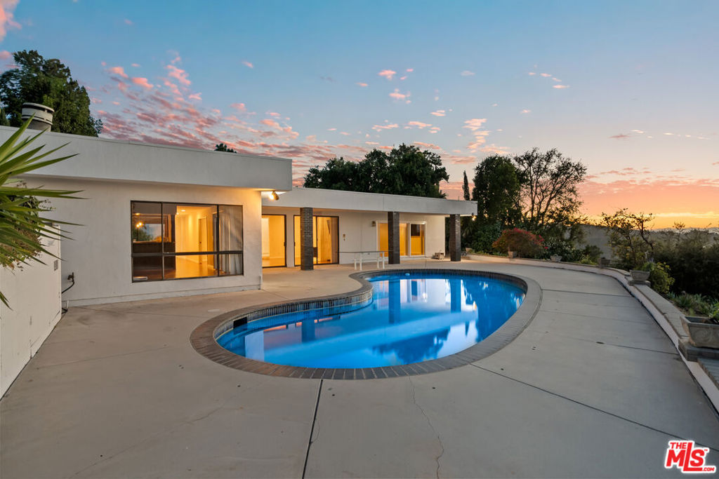 3329 Dona Rosa Drive, Studio City, CA 91604 — photo 1