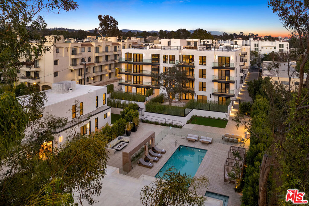 505 S Barrington Avenue 202, Los Angeles, CA 90049 — photo 1