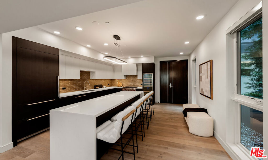 505 S Barrington Avenue 208, Los Angeles, CA 90049 — photo 1