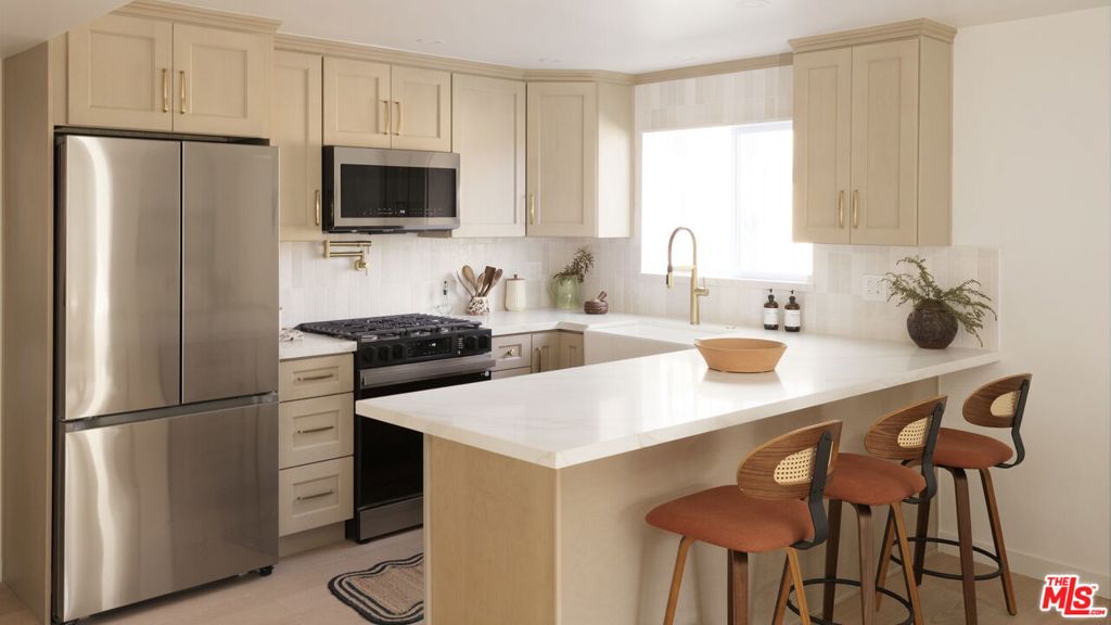 3030 Valle Vista Drive 27, Los Angeles, CA 90065 — photo 1
