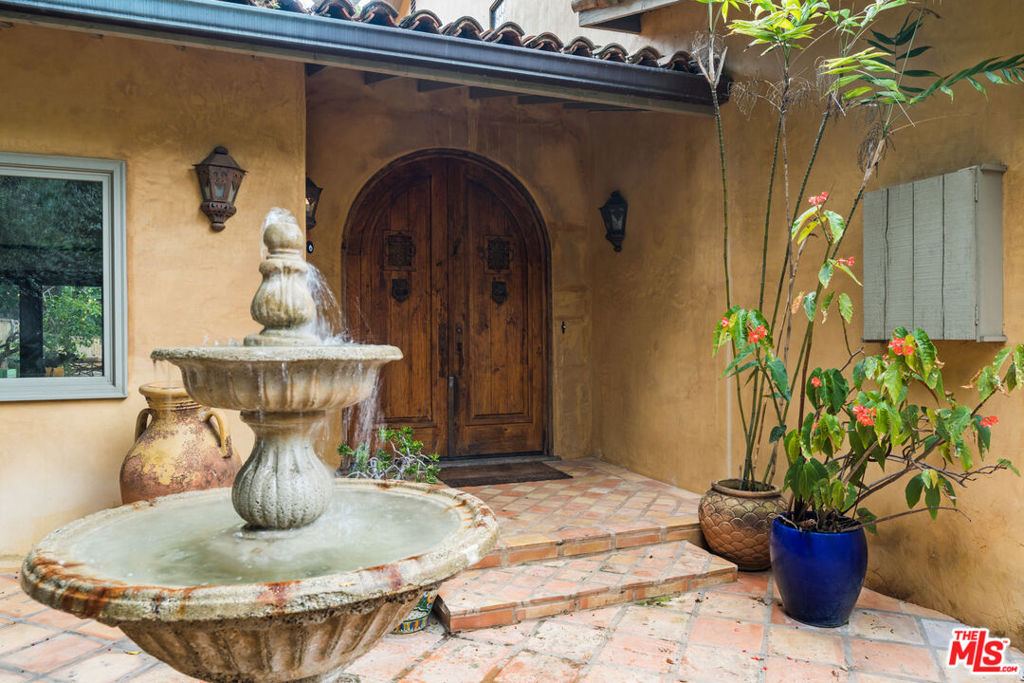 2695 La Cuesta Drive, Los Angeles, CA 90046 — photo 1