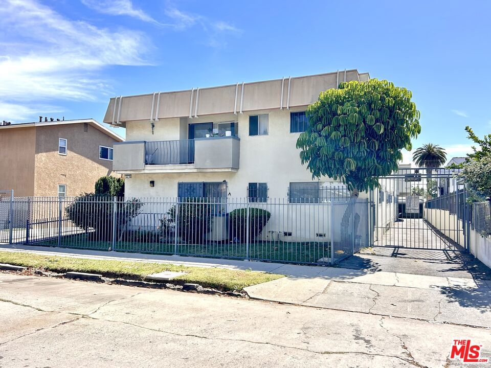 6214 S Victoria Avenue, Los Angeles, CA 90043 — photo 1