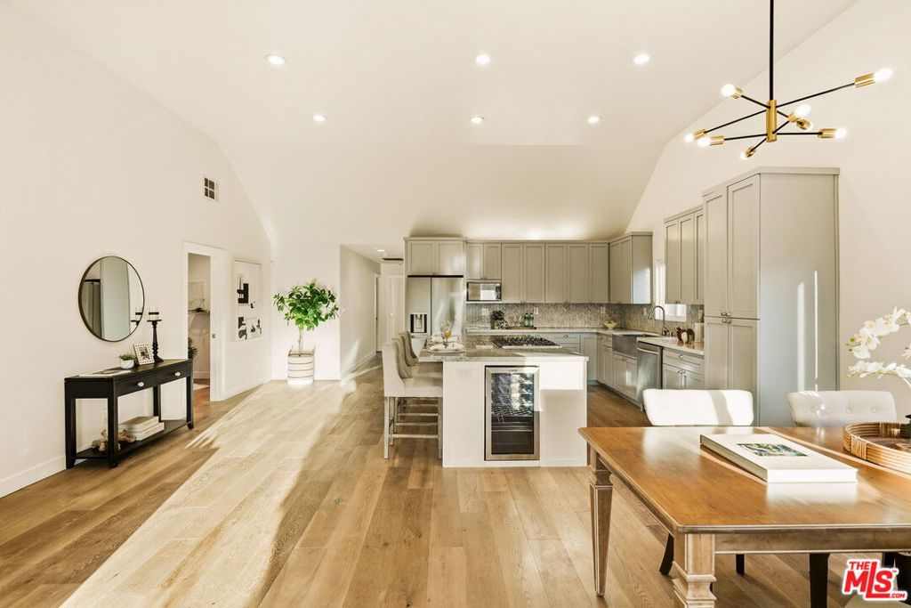 1026 S Windsor Boulevard, Los Angeles, CA 90019 — photo 1