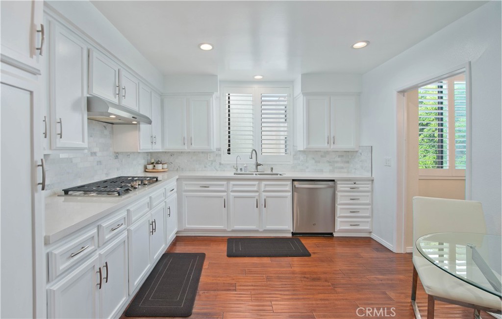 14521 Benefit 207, Sherman Oaks, CA 91403 — photo 1