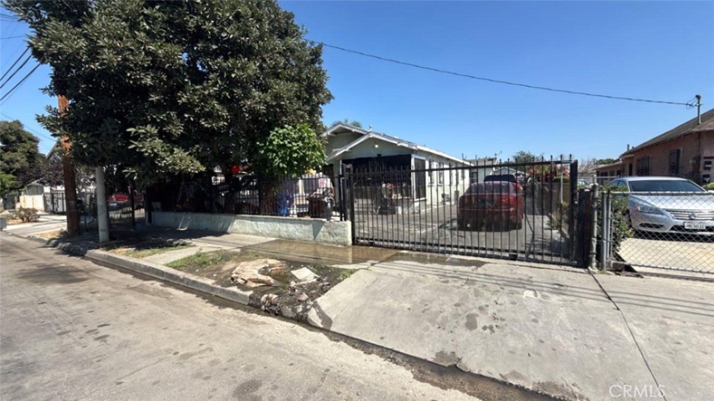 9602 Holmes Avenue, Los Angeles, CA 90002 — photo 1