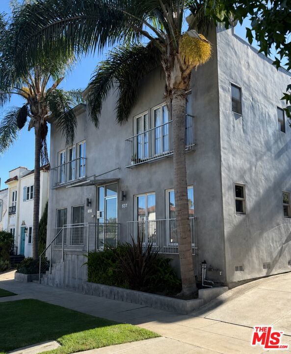 635 N Windsor Boulevard, Los Angeles, CA 90004 — photo 1