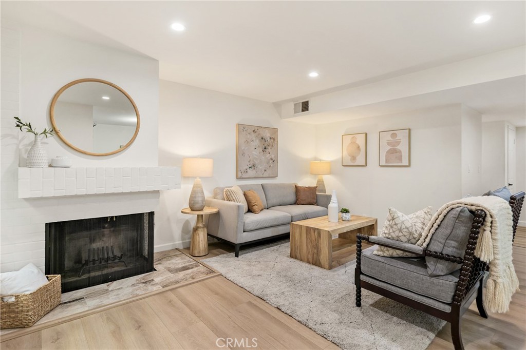 441 E San Jose 111, Burbank, CA 91501 — photo 1