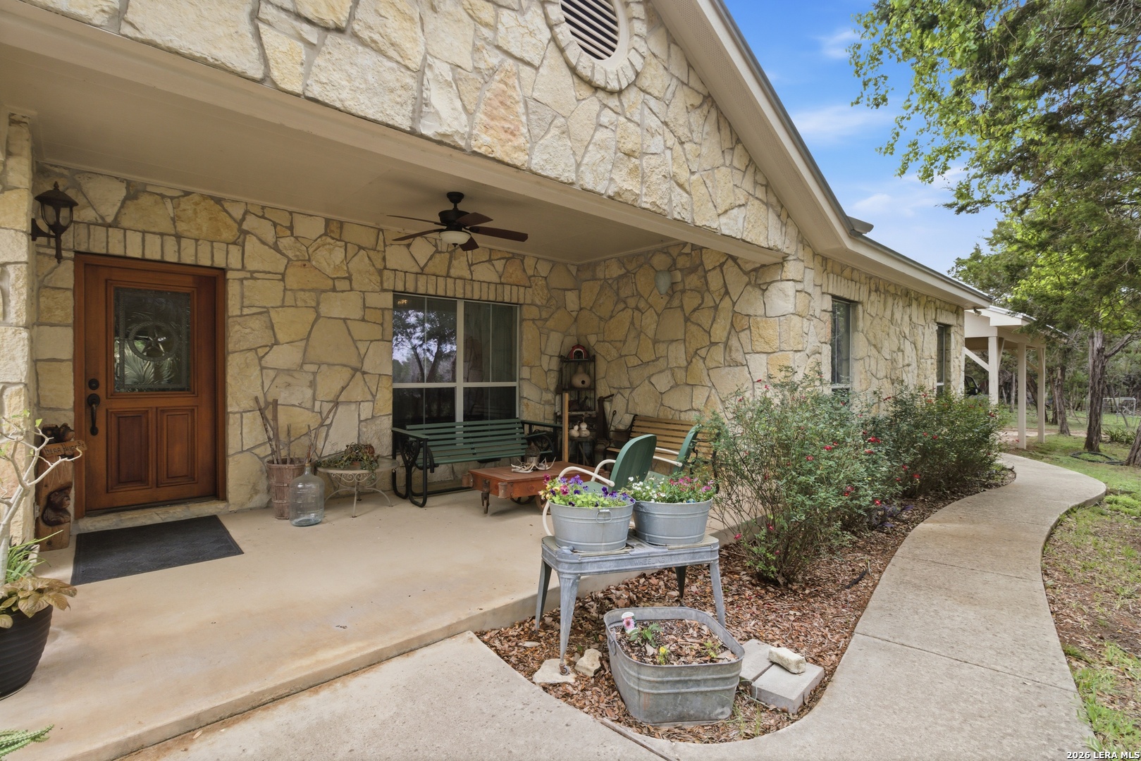 707 Oakridge Ln, Pipe Creek, TX 78063 — photo 1