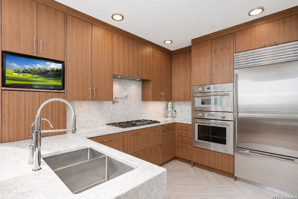 610 Market St, , 78205 — photo 1