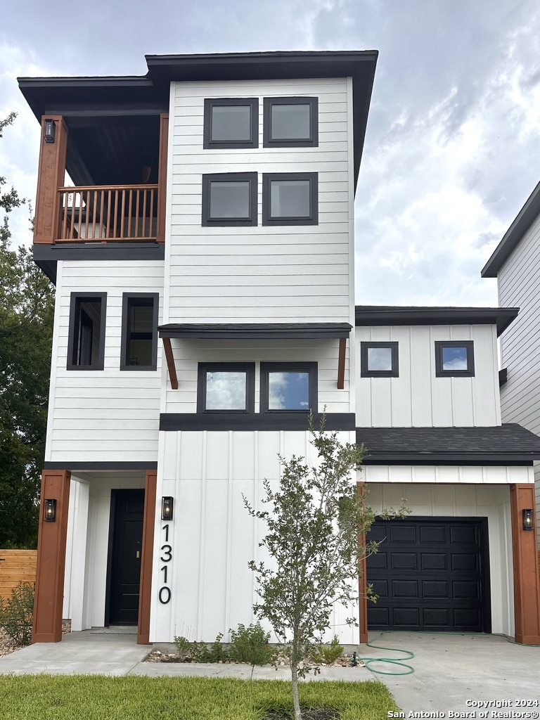 1310 S MESQUITE ST, San Antonio, TX 78210 — photo 1