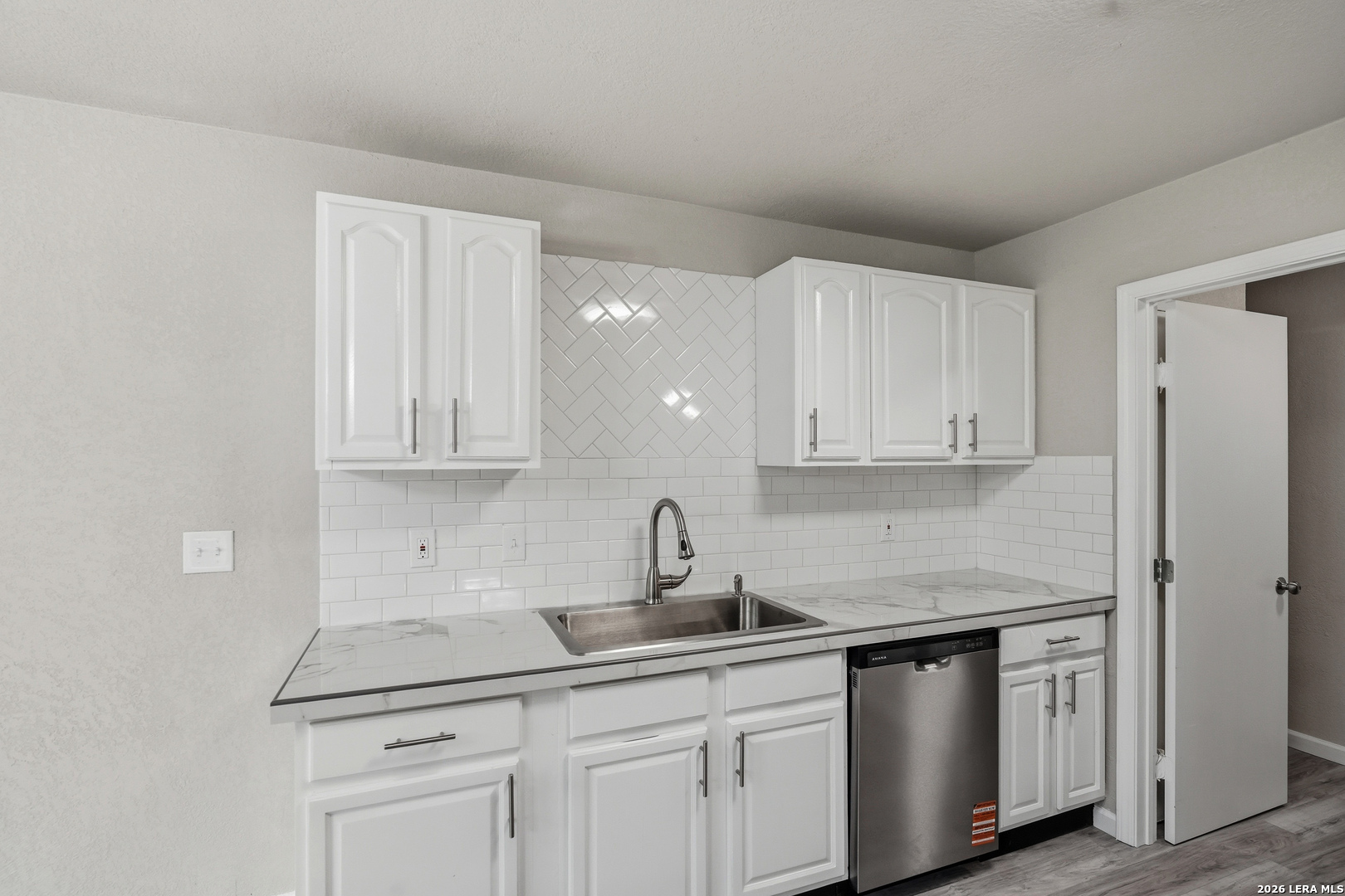 5342 BINZ ENGLEMAN RD, ,  78219 — photo 1