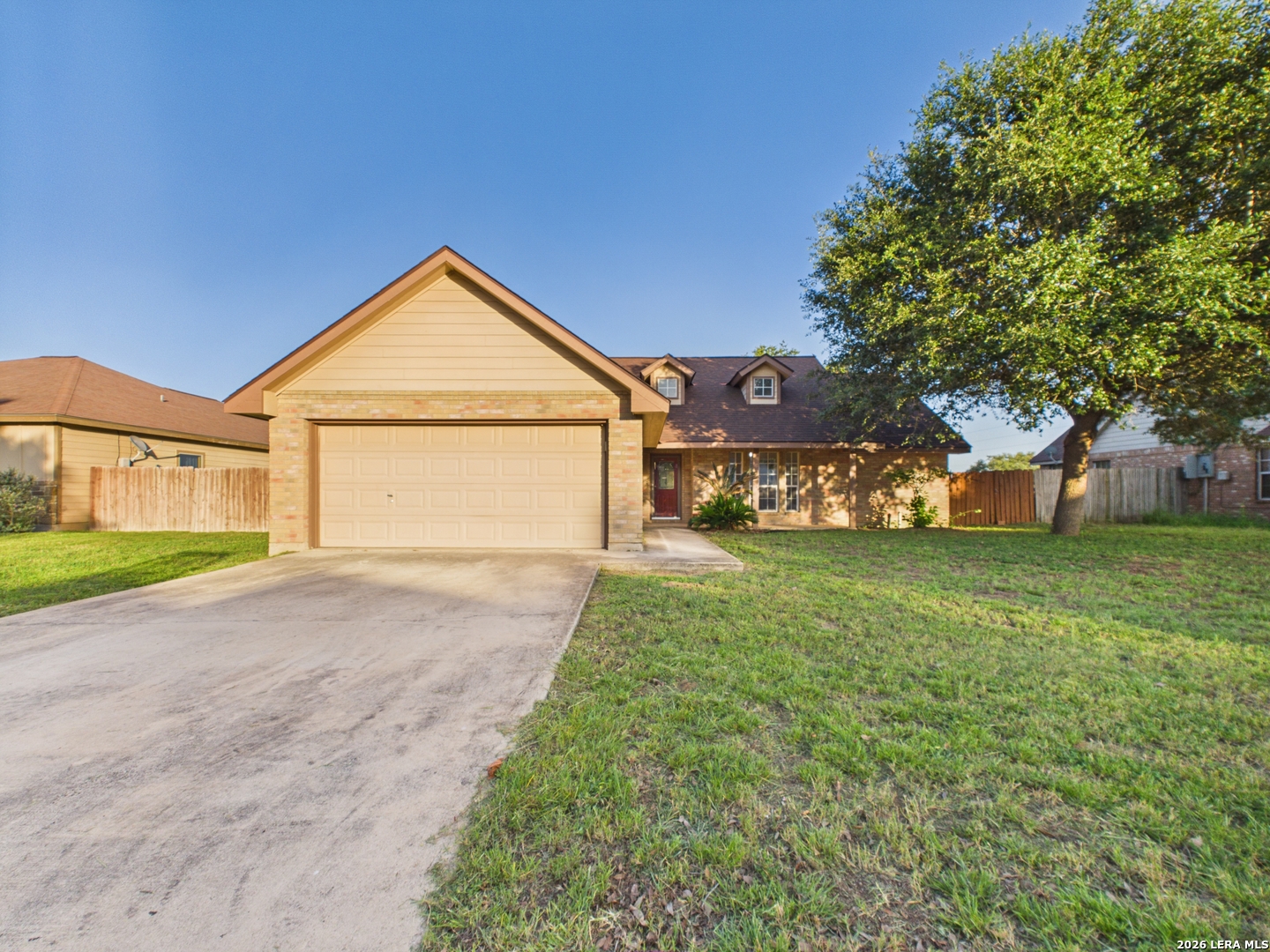 1125 IRIS CRESCENT DR, Floresville, TX 78114 — photo 1